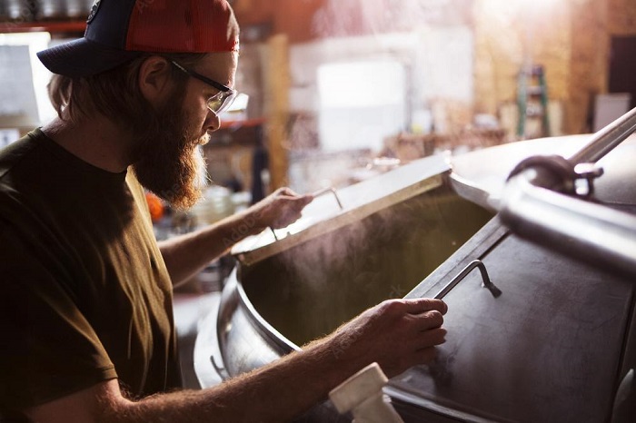 啤酒廠自動(dòng)化的時(shí)代背景下，釀造工人該何去何從？